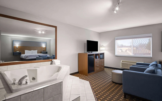AmericInn by Wyndham Woodstock IL