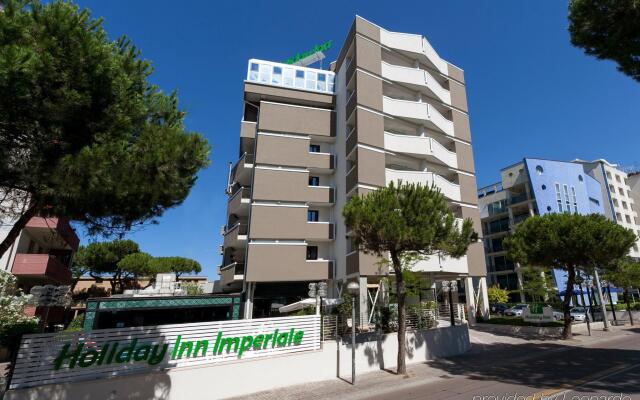 Hotel Imperiale Римини вид на фасад