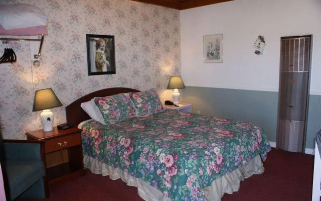 Kootenay Country Inn