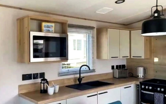 Cabin - Sleeps 4 - Goodrington Beach 5 Mins Drive