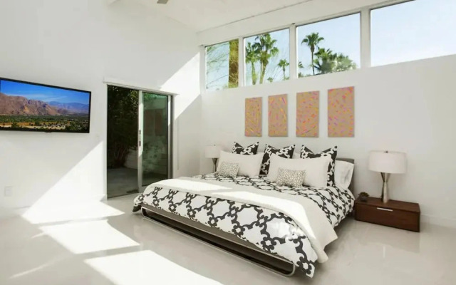 La Paloma Palms