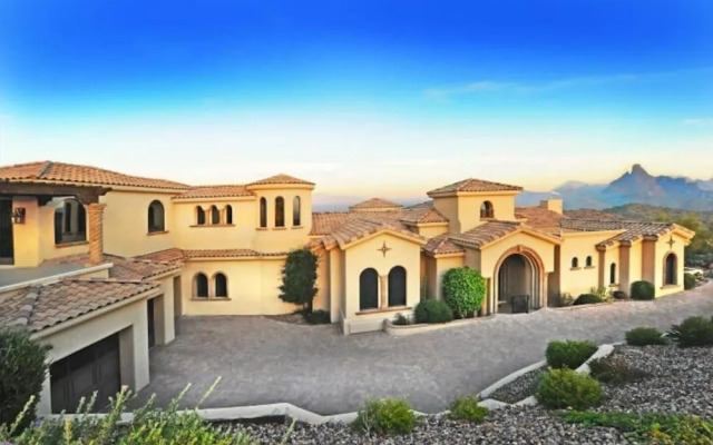 Tuscan Beauty With Incredible Views!