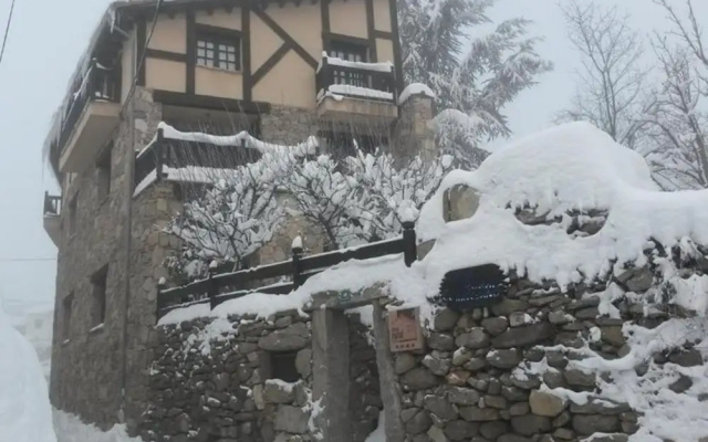 Ermita de Gredos Casas Rurales Artesano I y II/III