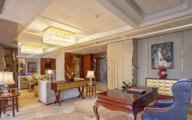 Royal Hotel (Chongqing Liangjiang)