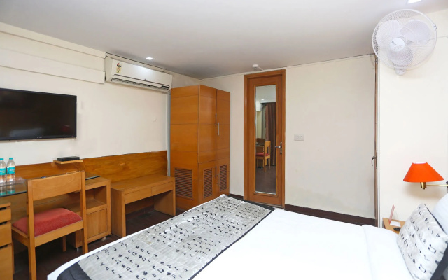 OYO 11340 Hotel Lakshmi Palace