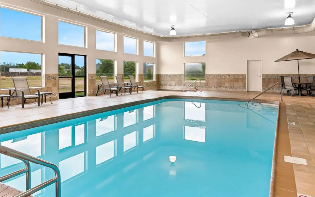 Heartland Inn & Suites, SureStay Collection by Best Western
