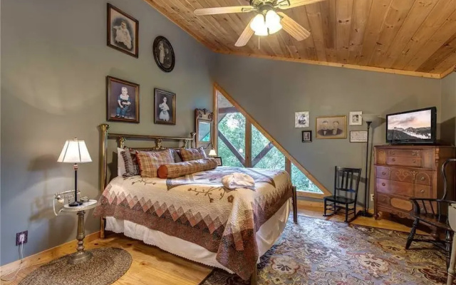 Stonebrook Lodge - Four Bedroom Cabin