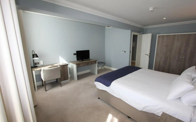 Yarrow Hotel