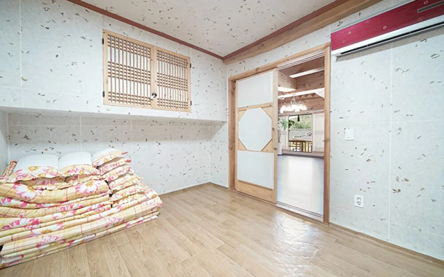 Hongchen Hanok Pine Scent Pension