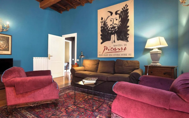 Picasso Large apt Antiques and Charm on Giulia Street