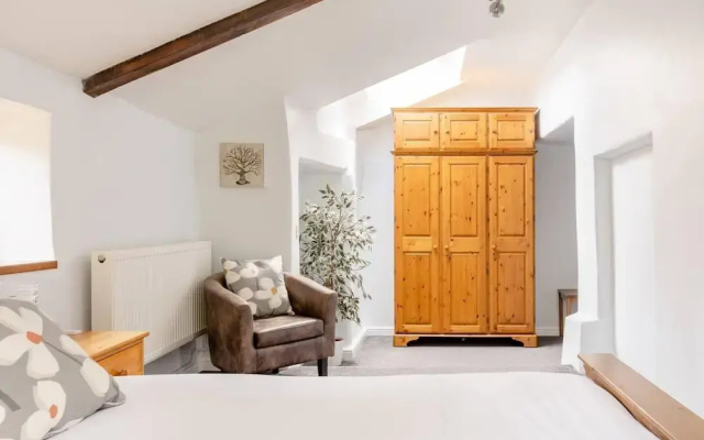Oldmill-2bed-sleeps6-privategarden-optionalhottub