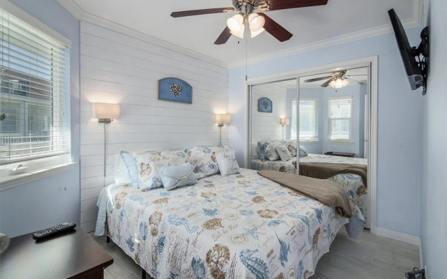 Seascape 1314 1 Bedroom Condo by RedAwning