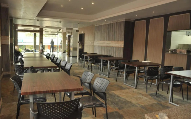 Hotel Tamizh Park