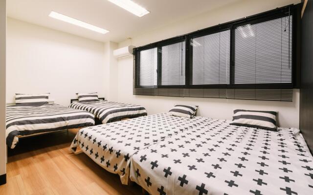 Отель Guest House Yasuragi Hakata Station Side Хаката комната для гостей