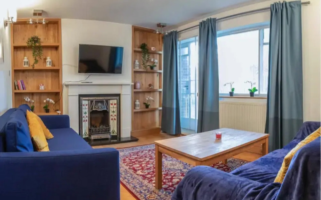 Warner House Apartments
