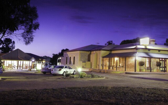 The Standpipe Golf Motor Inn in Port Augusta, Australia from 98$, photos, reviews - zenhotels.com hotel front