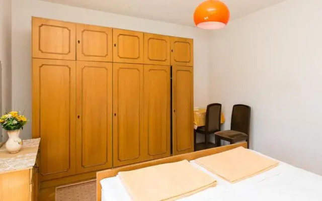 Room Ana
