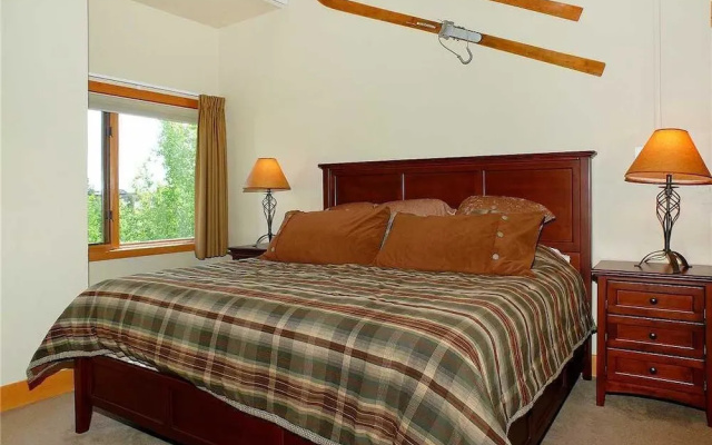 Ski Trail Condominiums by Mountain Resorts