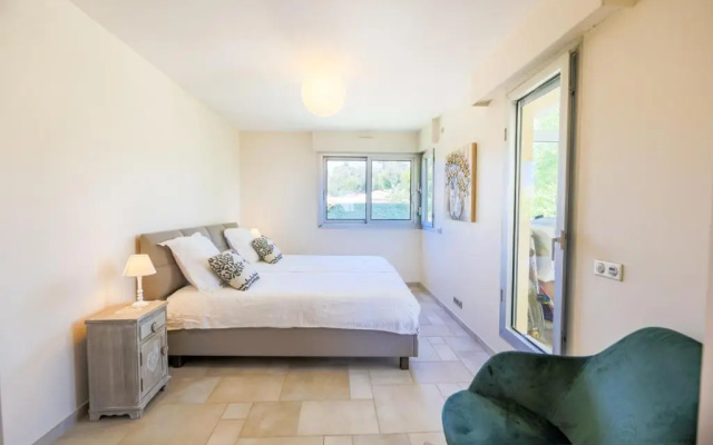 ATHENA PENTHOUSE AP4205 By Riviera Holiday Homes