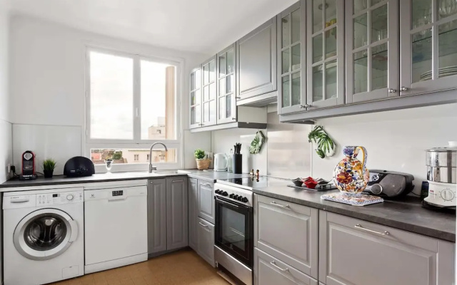 Exquisite Apartment for 4 - Live Like a Parisian