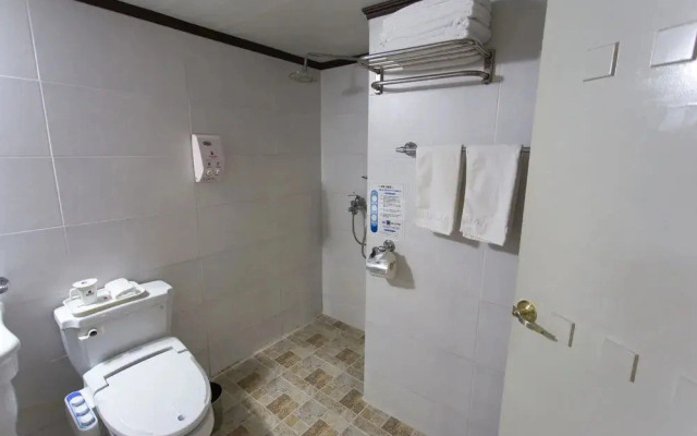 Jeonju Hansung Tourist Hotel