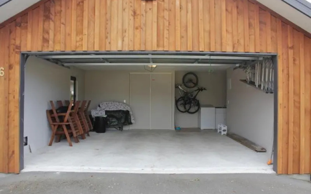6 Mt Isobel Place