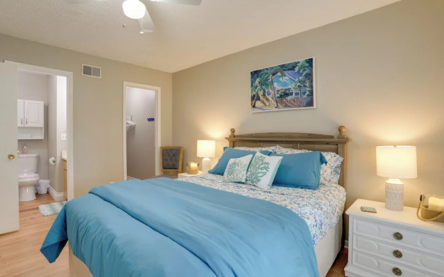 Seminole Townhome: Easy Access to Beaches!