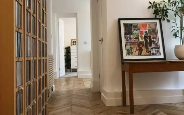 Unique Converted Vault Apartment in Hove