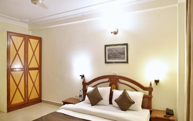 OYO 10432 Hotel Swaran Palace