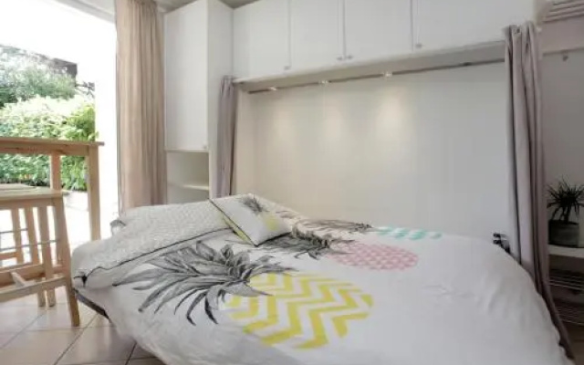 Beautiful studio close to beach private parking