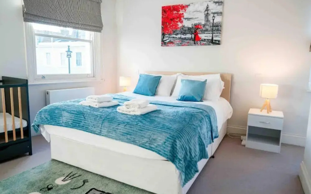 Spacious & Modern 3brs House in Central London