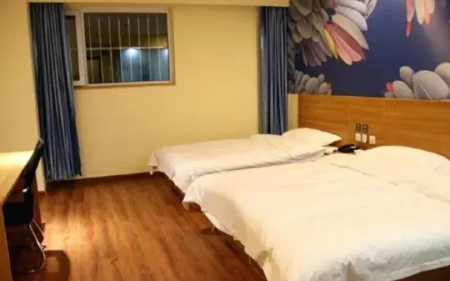Pai Hotel  (Shijiazhuang Zhaiying South Street Sky Garden Store)