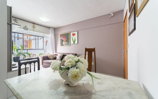 Apt 2 quartos com varanda próximo Praça Casa Forte o bairro mais agradável do Recife ARN901