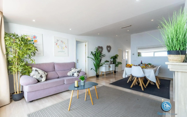 HomeAbroad Apartments - Ático Deluxe Fuengirola with FREE Parking