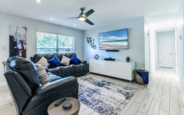 Fruit & Wine Saltwater Pool Home