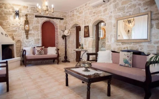 Traditional House 1 with Pool