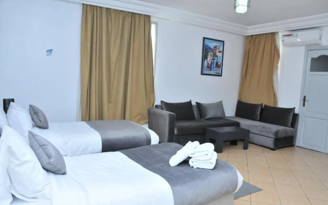 Hotel East West