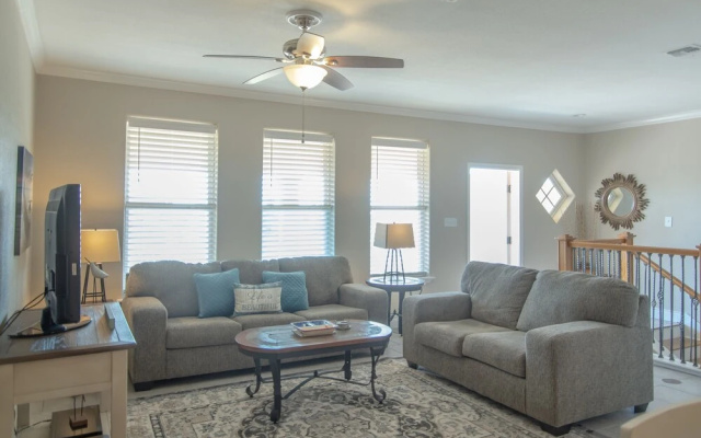 Easy Breezy 3 Bedroom Townhouse