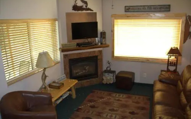 Yellowstone Park Riverfront Cabins