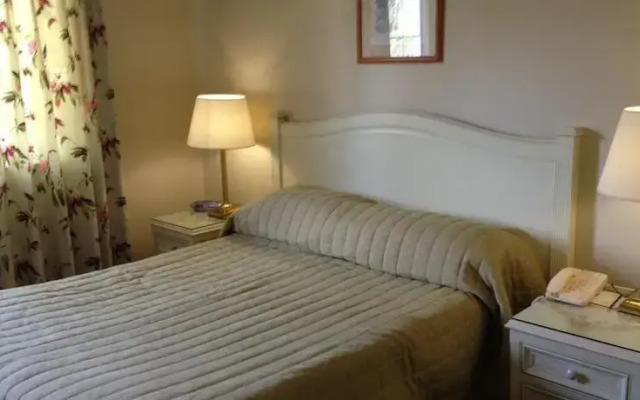 Killarney Lodge