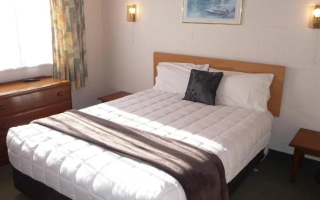 Coachmans Lodge Motel