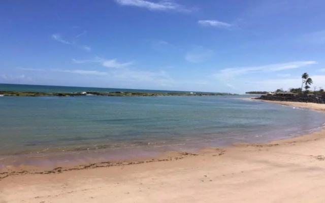 Linda casa com piscina na praia de Jauá