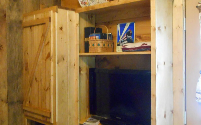 The Owl's Perch (5 inch clearance needed)