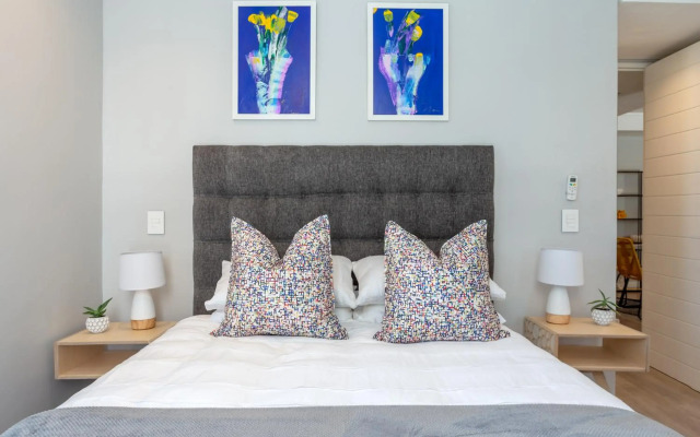 Trendy 2 bedroom apartment in Greenpoint, Cape Town.
