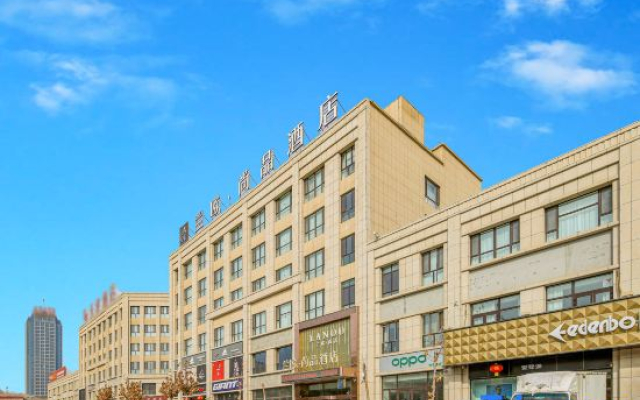 Lan'ou Shangpin Hotel (Kuqa Taikoo Li Night Market)