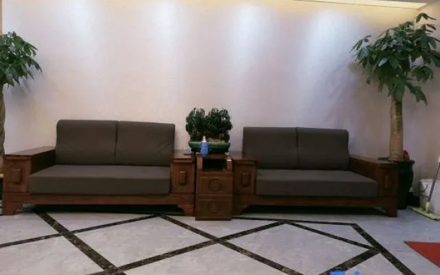 Yiyiju Business Hotel
