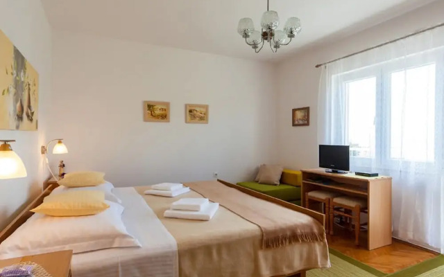 Cosy Apartment in Malinska With Barbecue