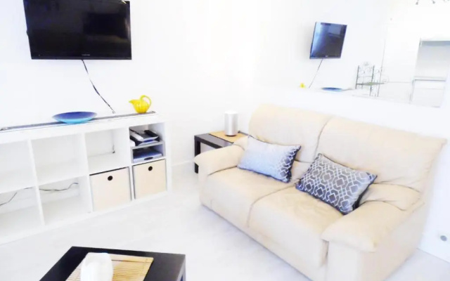 CANNES plage 2mn/45m2/vue mer/inernet/clim/parking privé