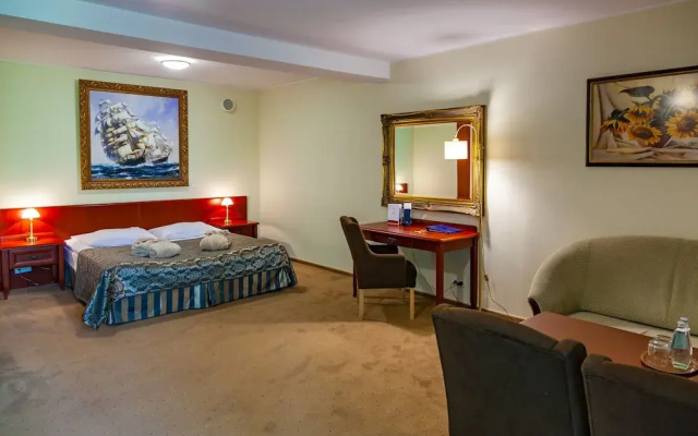 Hotel Robert's Port