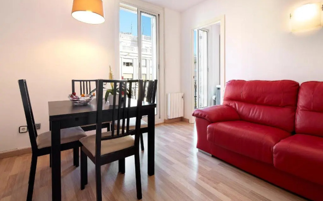 FridaysFlats, Sagrado Silencio - 3 BDR right by Sagrada Familia